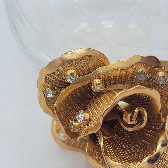 3D Rose Brooch Gold tone w/ Rhinestones & Faux Pearls Midcentury Vintage - Picture 2 of 12